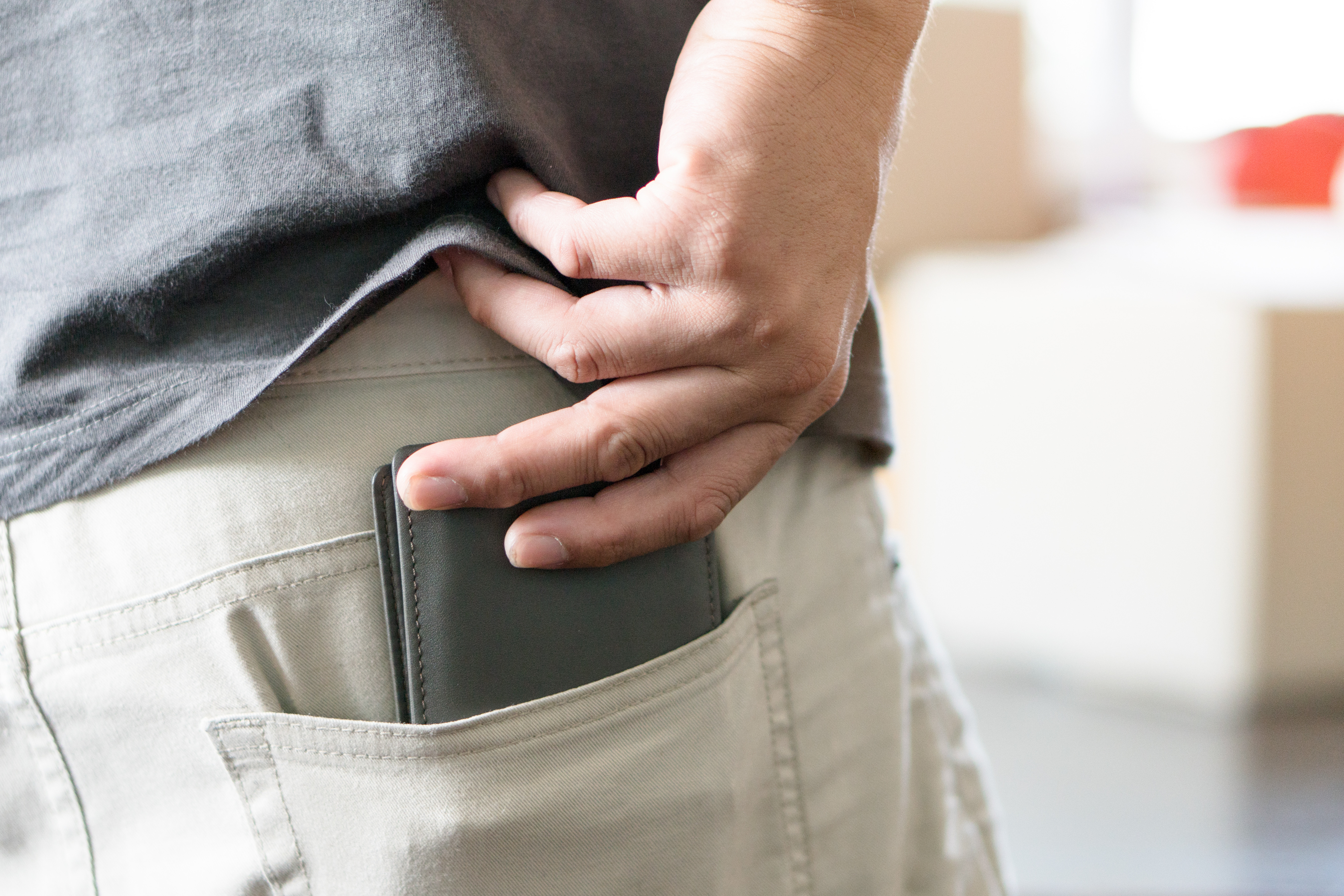 Un bărbat din Suceava și-a uitat portofelul cu 2.700 de euro pe un birou de la Finanțe. Ce s-a întâmplat după puțin timp