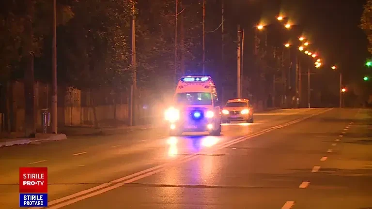 Accident rutier grav în Sectorul 3. O mașină s-a răsturnat și șapte persoane, dintre care doi minori, au ajuns la spital