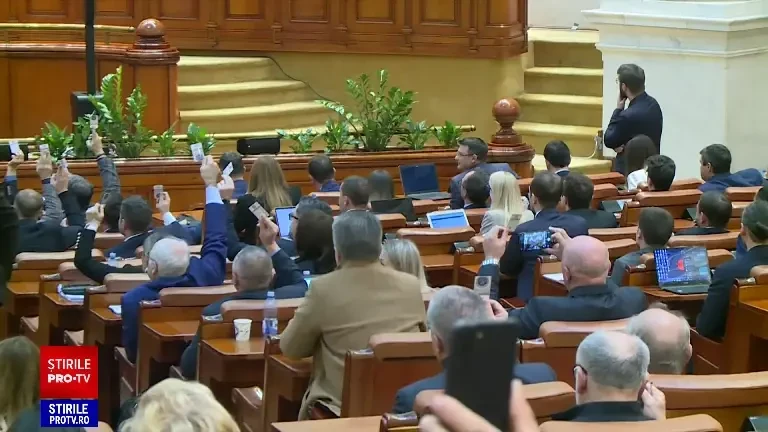 Noua lege a pensiilor a fost adoptată în Camera Deputaților, for decizional. USR susține că este ”o minciună cap - coadă”