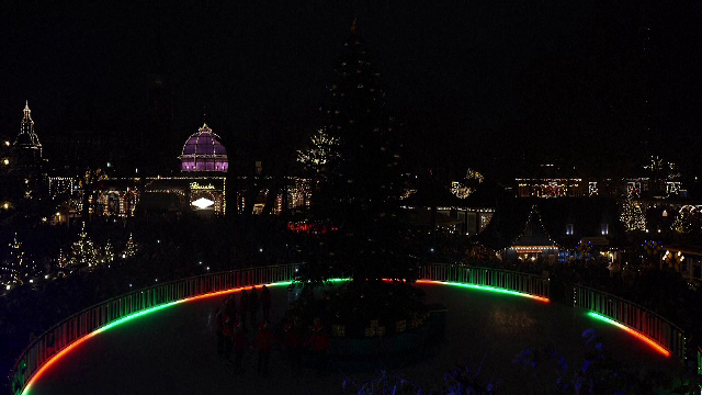 Faimoasele grădini Tivoli din Copenhaga s-au transformat într-un orășel de Crăciun. Cum arată | FOTO