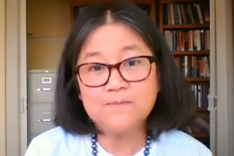 Bunicuța vietnameză care se luptă cu dezinformarea pe YouTube: A fost hărțuită și amenințată pentru că îl critică pe Trump