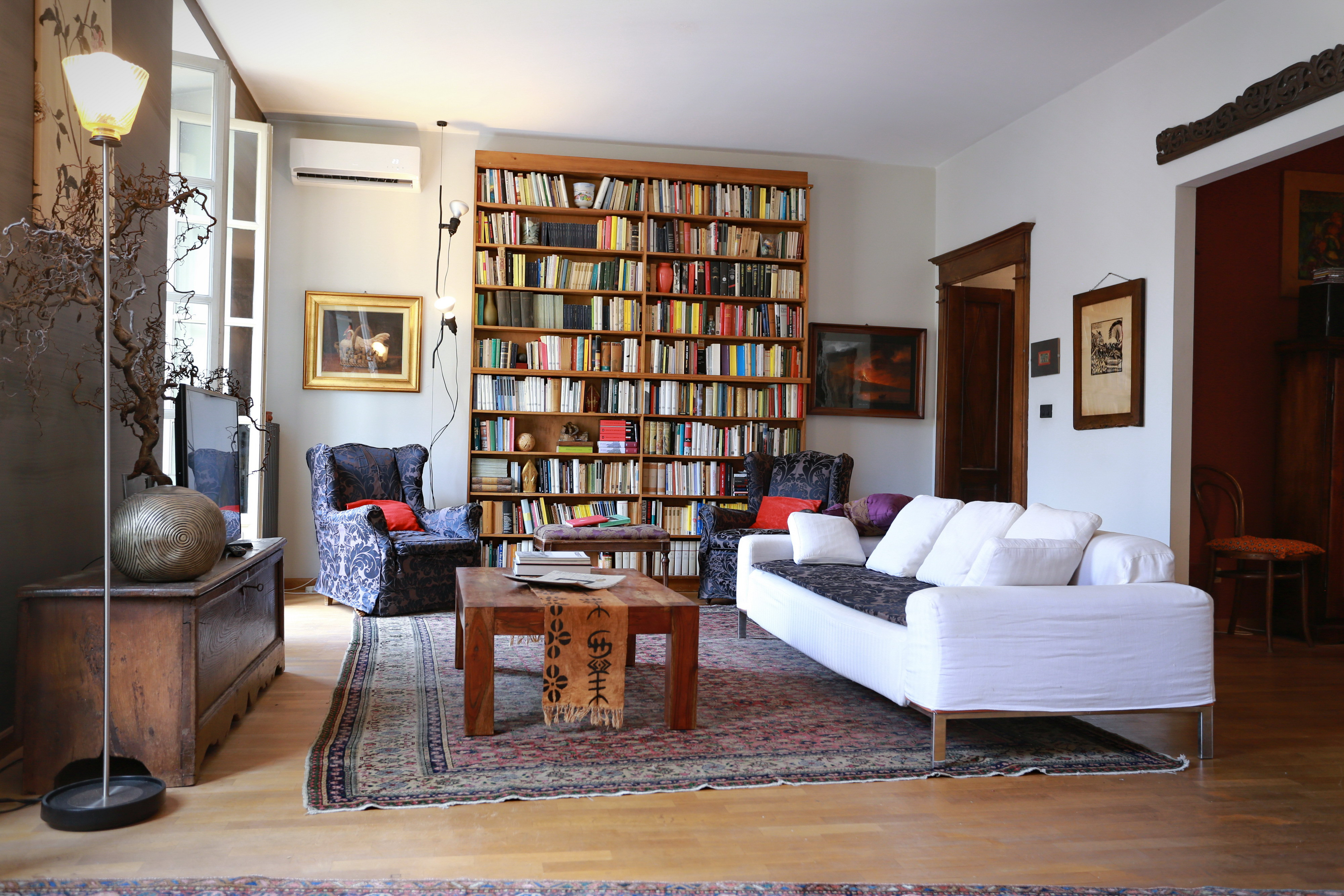 Locul complet neașteptat în care un turist a găsit o cameră de filmat ascunsă, în apartamentul închiriat. FOTO