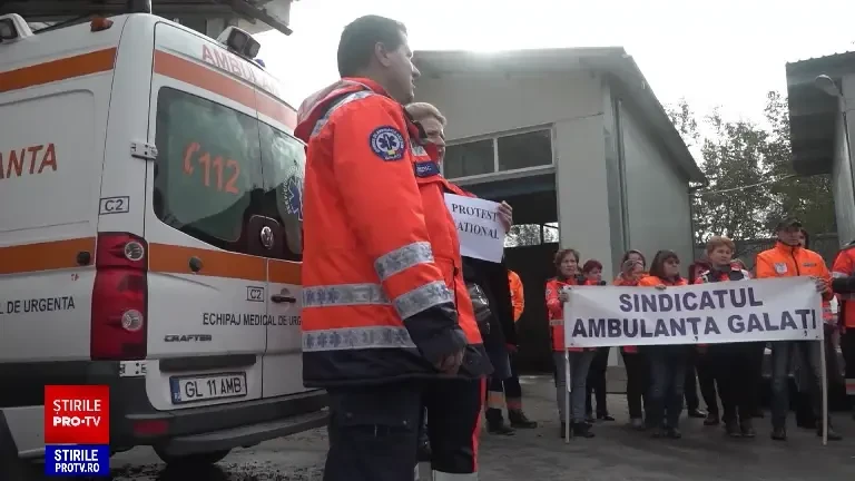 Noua lege a pensiilor a scos în stradă angajații de la Ambulanță din toată țară. Cinci lideri de sindicat, în greva foamei