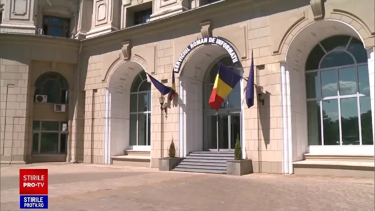 Un ofițer SRI din Slatina a dus acasă zeci de secrete de stat și le-ar fi divulgat unui om de afaceri