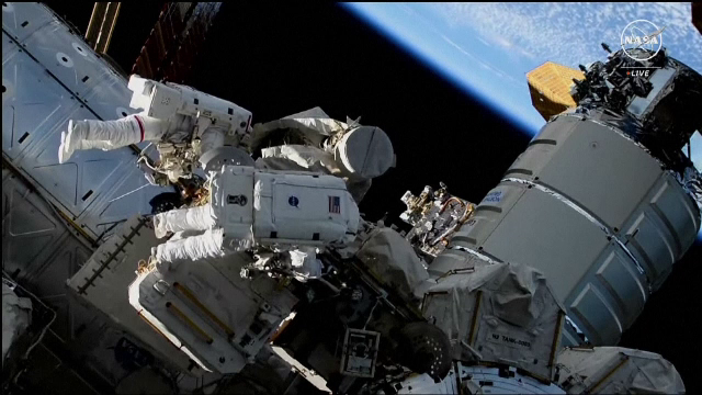 Trusa cu scule pierdută de o astronaută a fost zărită pe orbita Pământului. Unde a fost reperată