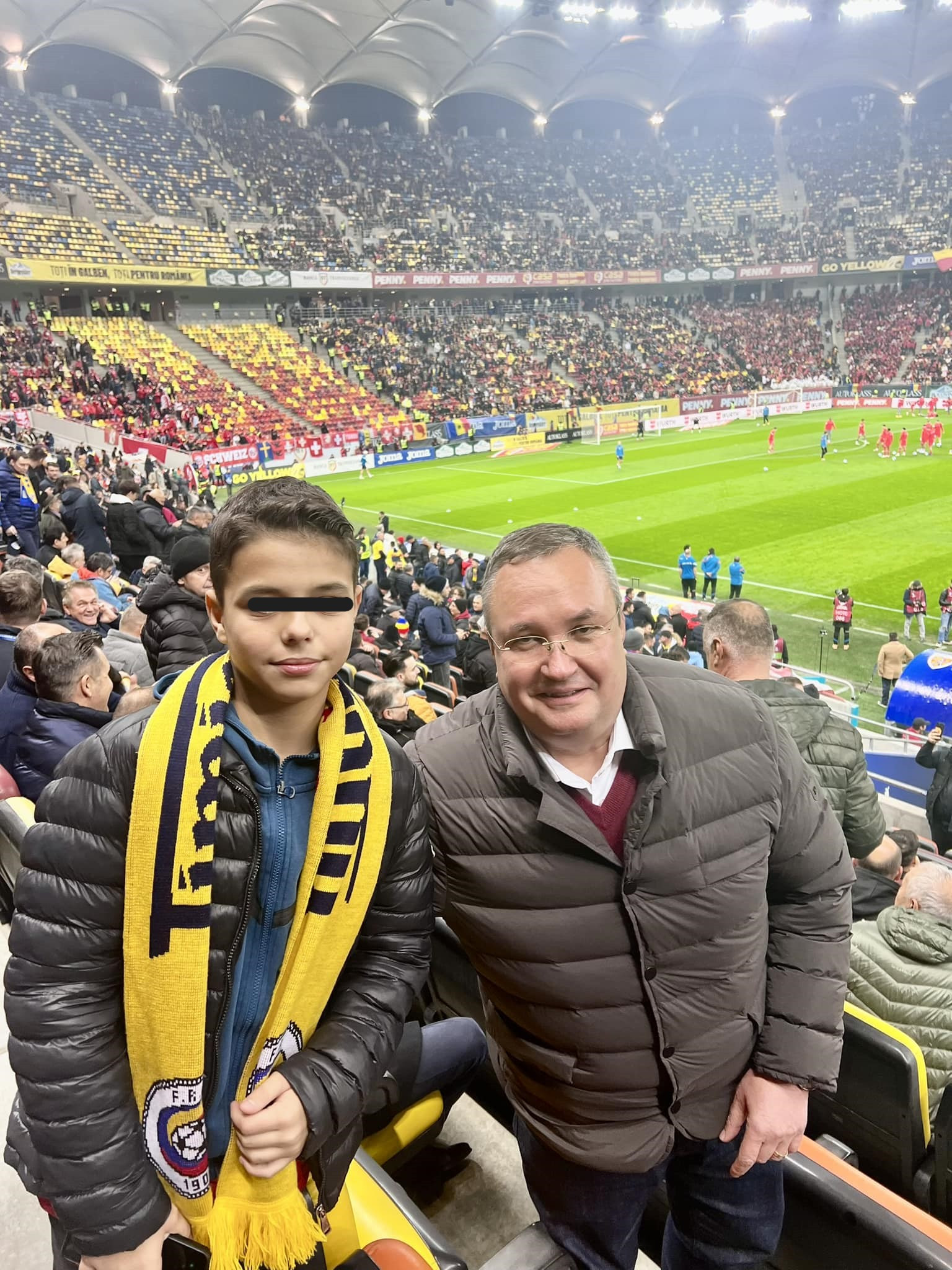 Cum s-au bucurat politicienii României în tribune, la meciul cu Elveţia | GALERIE FOTO