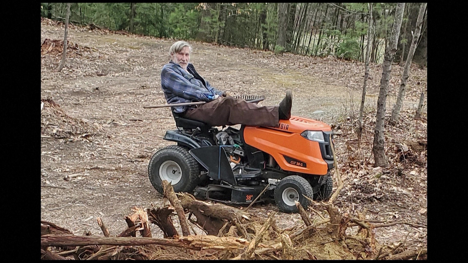 Poveste uimitoare. Un îngrijitor de parc, modest, nu avea nici măcar mașină, însă era multimilionar. Cui și-a lăsat averea