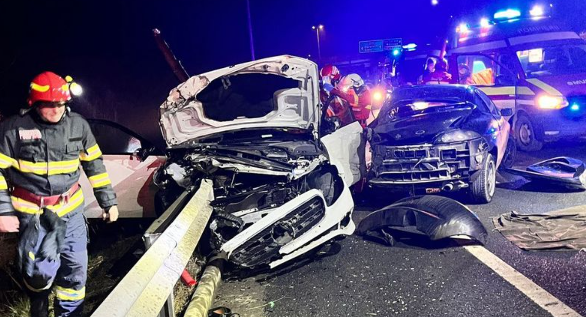 Doi tineri au fost răniți după ce autoturismul în care se aflau a fost proiectat în glisiera de pe marginea autostrăzii A1