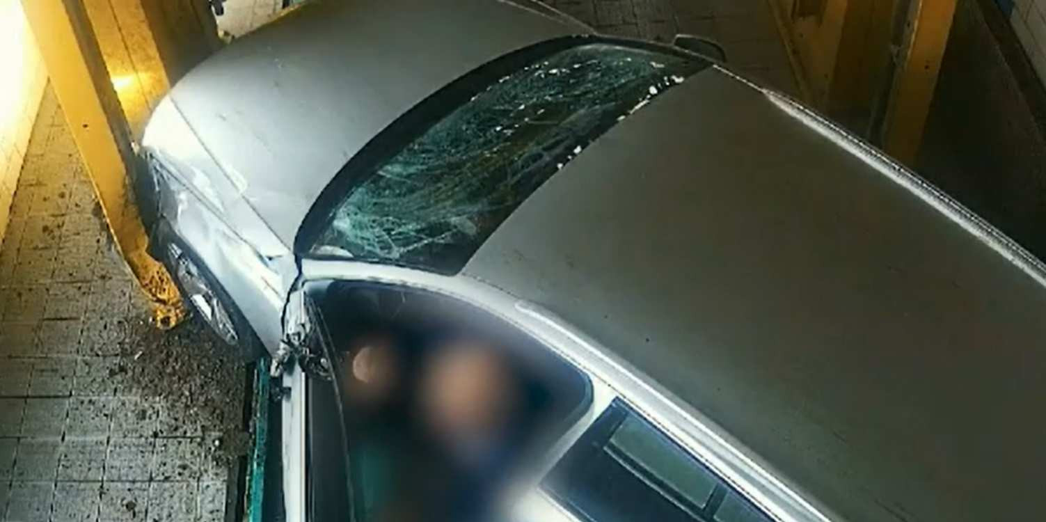 A încurcat frâna cu accelerația și a făcut pagubă de 200.000 de euro. Pățania unui șofer de 73 de ani