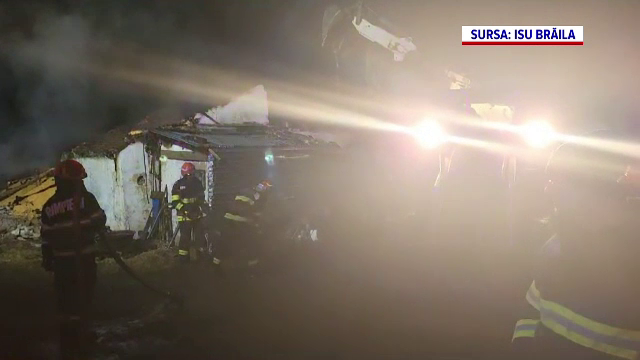Incendiu violent la o fermă din Brăila. Aproximativ 200 de animale au ars după ce flăcările au cuprins două grajduri