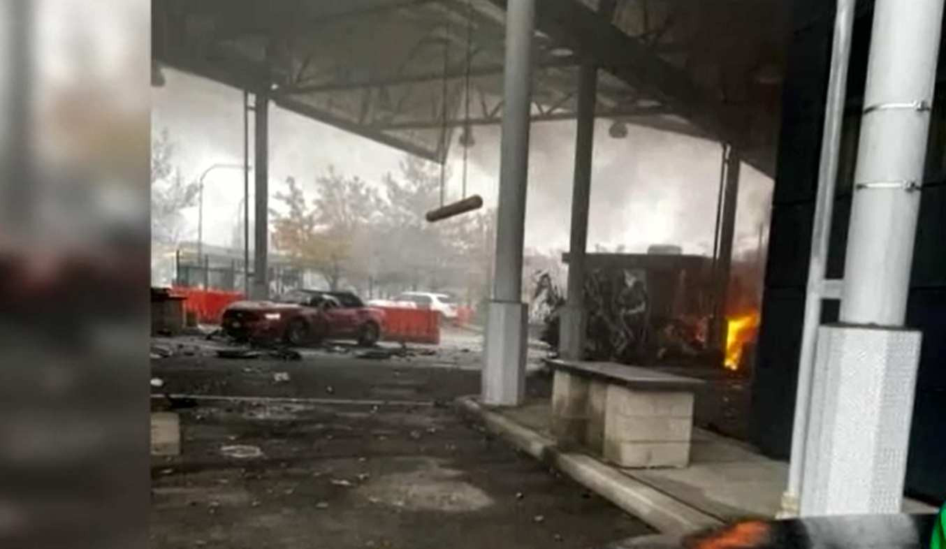 O mașină a explodat pe podul dintre SUA și Canada. Câteva ore, autoritățile au verificat dacă a fost un atac terorist