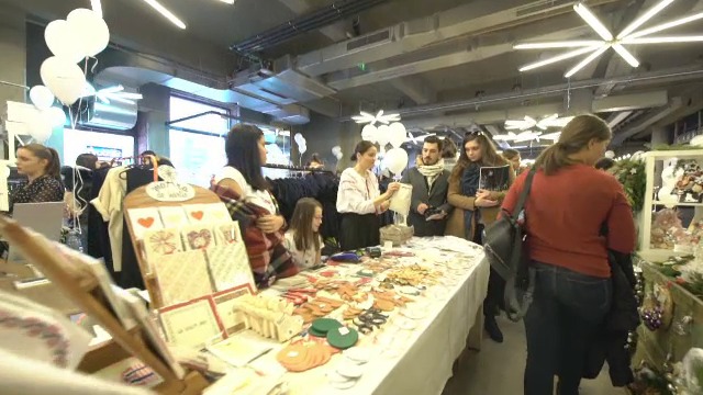 Peste 140 de designeri români au adus branduri îndrăgite la târgul „Crazy Christmas” din București