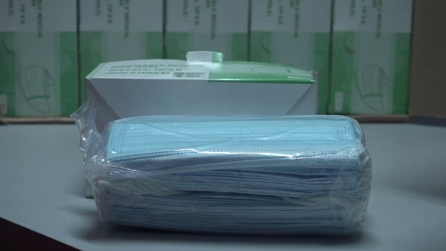 Elevii din Galați au primit acum milioane de măști medicinale și dezinfectant deși au fost comandate în 2020