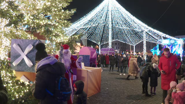 Strălucirea sărbătorilor capturează Clujul. Mii de oameni au fost în târgul de Crăciun