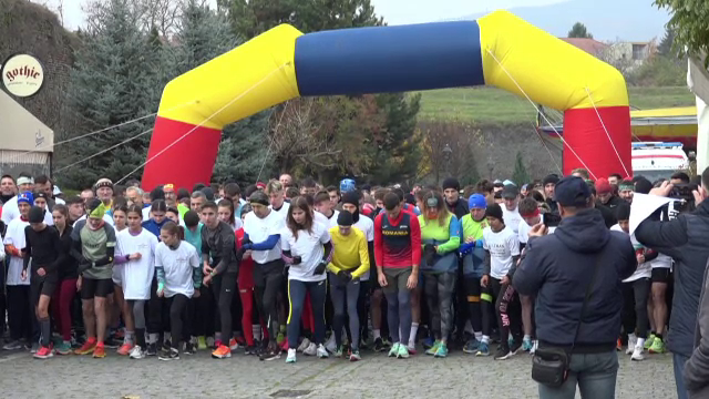 Vârsta e doar un număr. Oameni de toate vârstele au participat la Crosul Unirii de la Alba Iulia