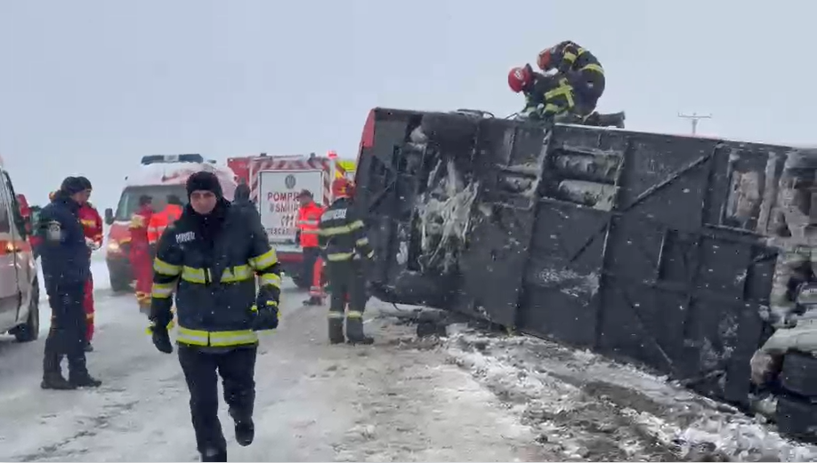 Un autocar cu 40 de persoane s-a răsturnat în județul Vaslui. A fost activat Planul roșu