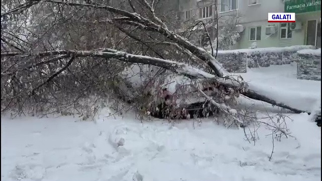 Vremea extremă s-a dezlănțuit în România. Aproape 400.000 de locuințe au rămas fără curent electric