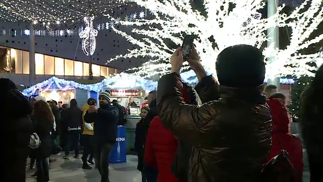 Oamenii se adună la târgurile de Crăciun în special pentru poze și like-uri. ”A devenit instagramabil”
