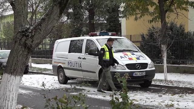 De ce și-a înjunghiat o elevă de clasa a X-a pedagogul. Incidentul s-a petrecut sub ochii directoarei și a mamei fetei