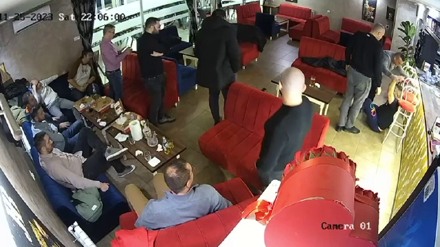 Clipe de groază la o petrecere din Galați. Scandal provocat de un recidivist înarmat