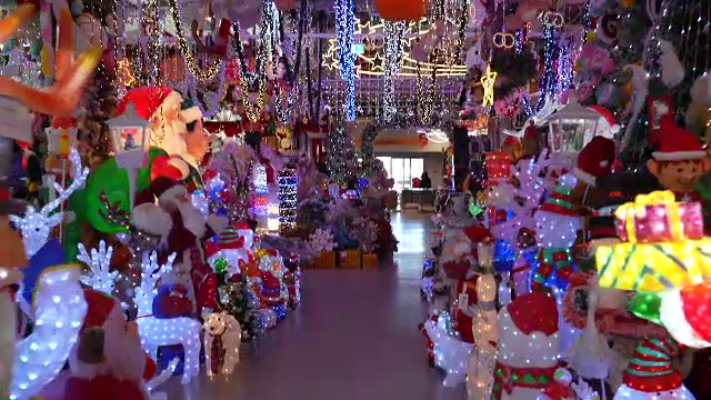 Românii nu mai cheltuie bani pe decorațiunile de Crăciun. „Poate se vor lăsa totuși cuprinși de spiritul sărbătorilor”