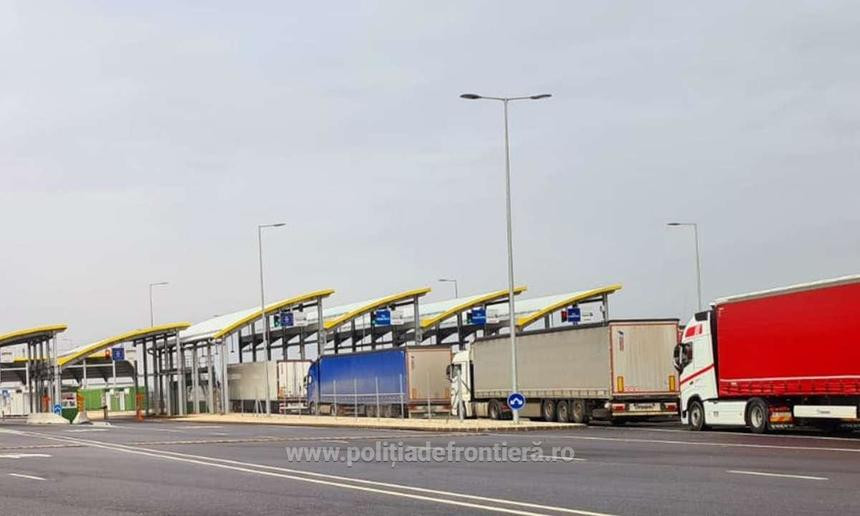 Cozi mari de camioane la punctele de frontieră Giurgiu şi Calafat, din cauza vremii din Bulgaria. Sfaturi pentru șoferi