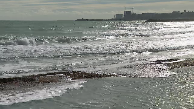 Fenomen rar pe litoral, după furtuna de la sfârșitul săptămânii. Marea s-a retras, pur și simplu, chiar și cu 100 de metri