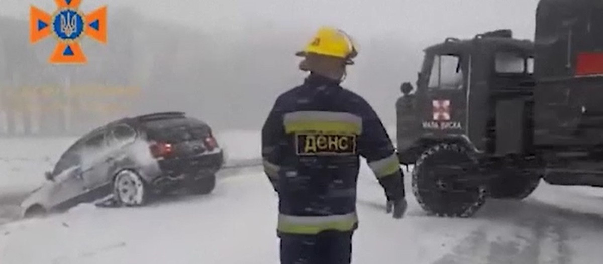 „Din păcate, avem și victime". Vremea rea face ravagii în Ucraina și în Rusia. Crimeea, lovită de un nou ciclon