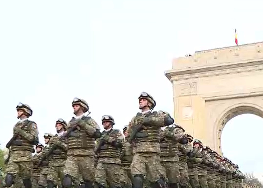 Repetițiile pentru parada militară de Ziua Națională au generat haos în București. Șoferii au stat cu orele pe drumuri