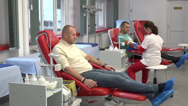 Prea puțini români donează sânge, deși este nevoie disperată în spitale. Ce beneficii pentru sănătate au donatorii