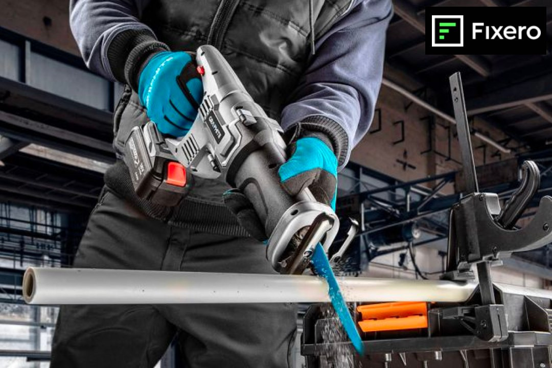 (P) Fierastrau cu acumulator – o unealtă versatilă cu care poți face reparații rapide în gospodărie