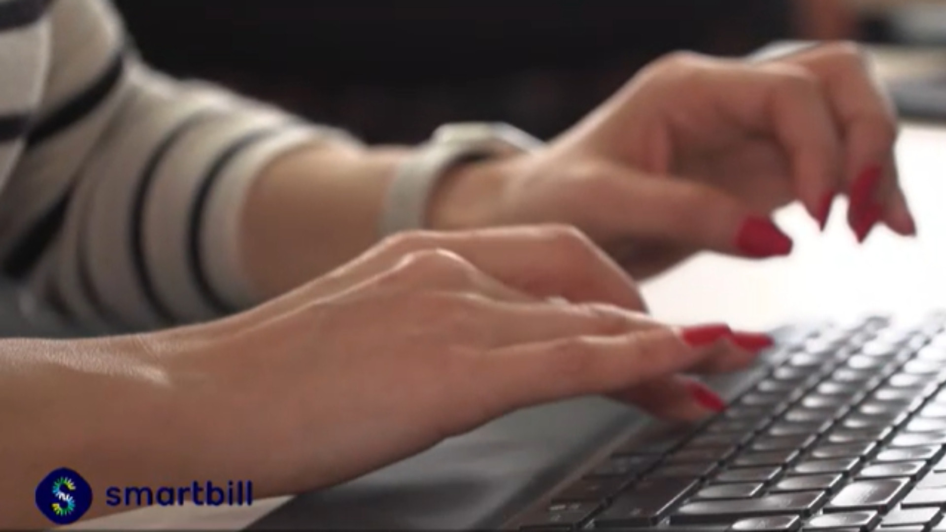 (P) Din 2024, e-Factura obligatorie pentru firmele din România. SmartBill are rezolvarea