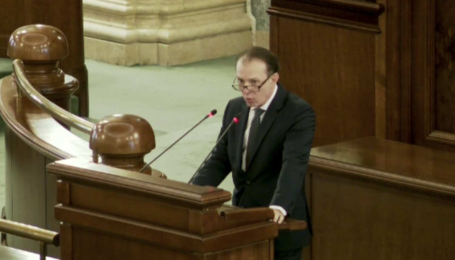 Show la dezbaterile din Parlament. George Simion: „Cîțu a cumpărat un milion de doze de vaccin și are probleme cu imunitatea”