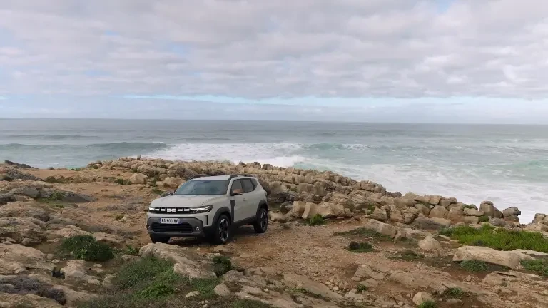 Dacia a lansat a treia generația Duster, cu o imagine mai dură și noi tehnologii GALERIE FOTO