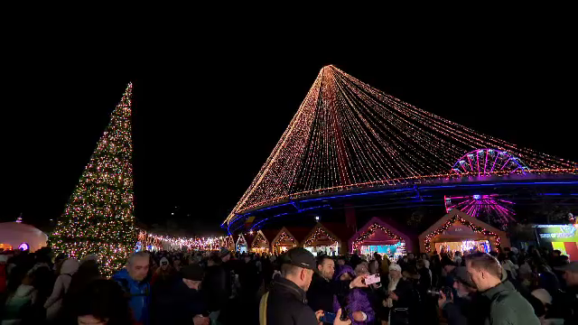 Târgul din parcul Moghioroș și-a deschis porțile. Își așteaptă clienții cu mâncare tradițională și decorațiuni de Crăciun
