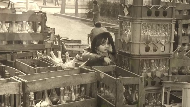 „Câteodată îți venea să plângi, câteodată îți venea să râzi.” Expoziție de fotografii în Timișoara, care prezintă comunismul