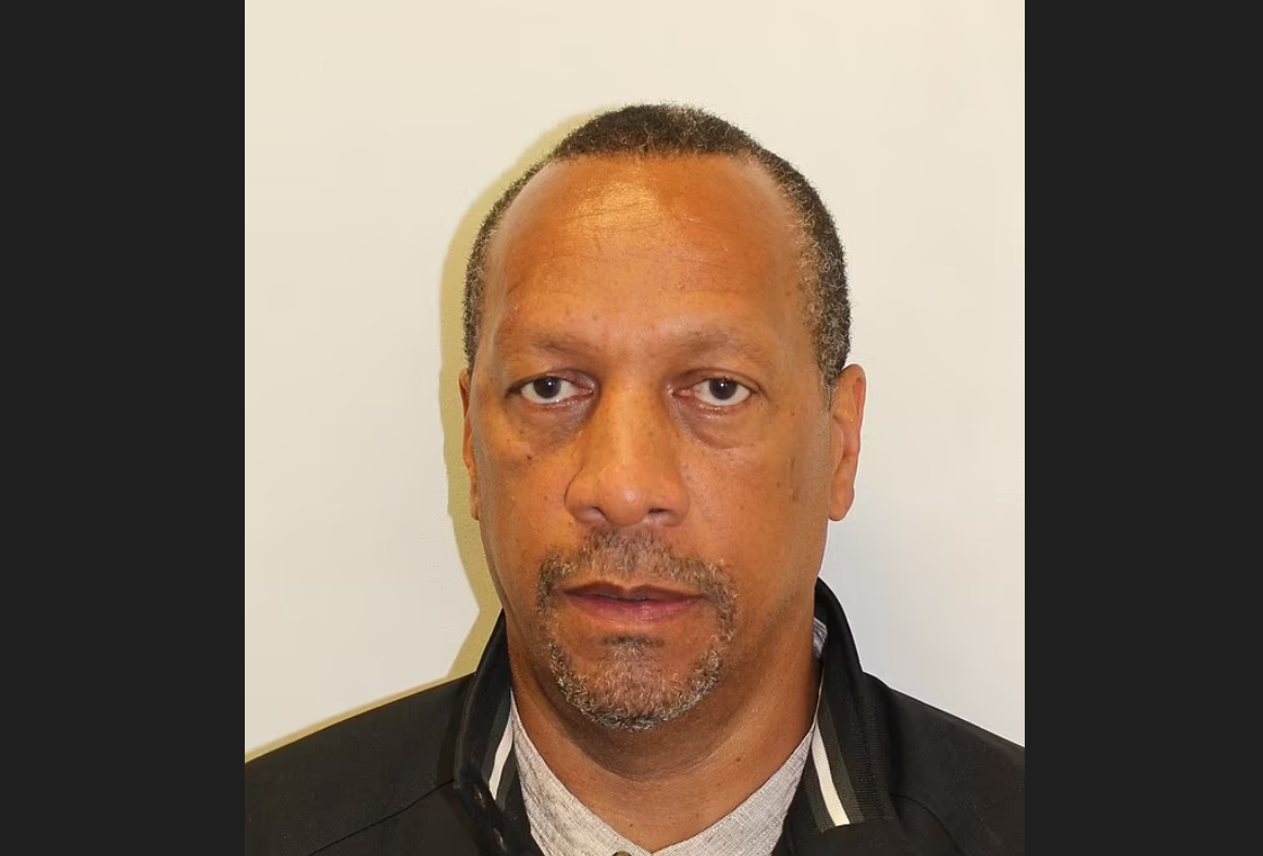 Pretindea că este miliardar și păcălea femei cunoscute pe internet să îi dea 100.000 de lire sterline. Cum a fost prins