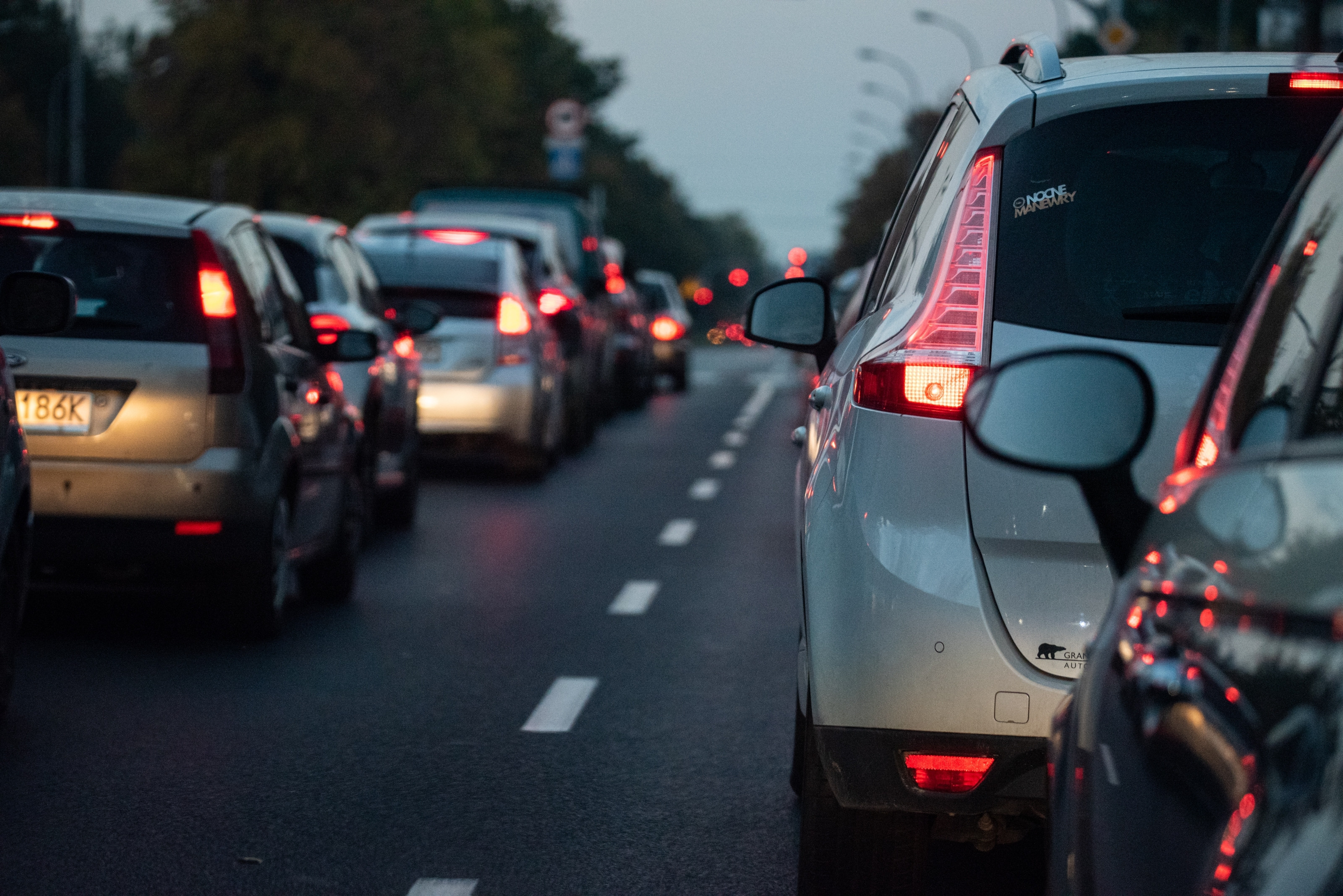 Timpi de aşteptare de până la 110 minute pentru autoturisme, pe sensul de ieşire din ţară, la frontiera de vest