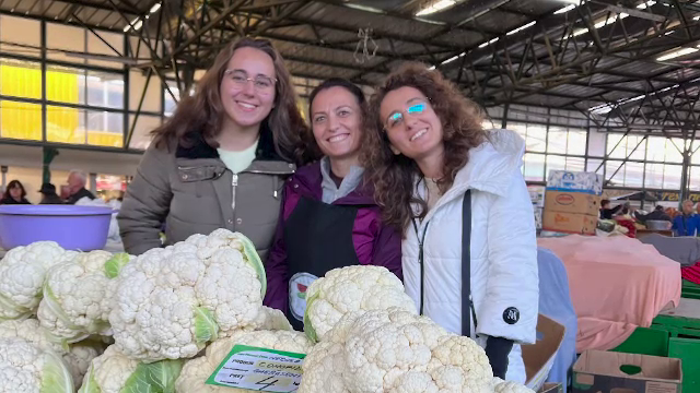 Un lider de generație. Povestea Dianei Necula, olimpica din Buzău studentă la medicină care continuă să vândă legume în piață