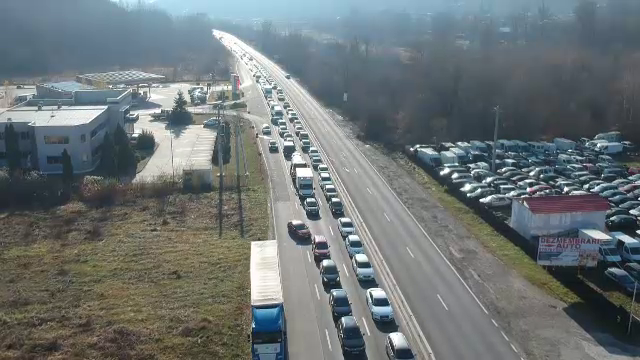 „Opt kilometri în patru ore”. Românii și-au petrecut prima zi din minivacanța de 1 Decembrie în trafic