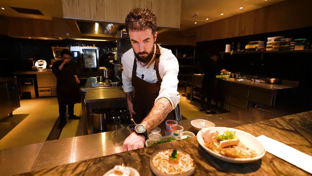 Alexandru Dumitru, bucătarul care așază în fața clienților bucăți dintr-o Românie cu gust. Rețete vechi, gusturi noi