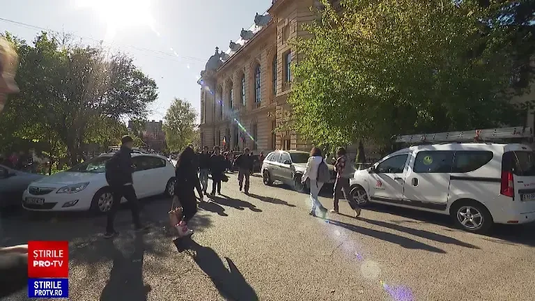 Un lider de generație. Povestea Dianei Necula, olimpica din Buzău studentă la medicină care continuă să vândă legume în piață