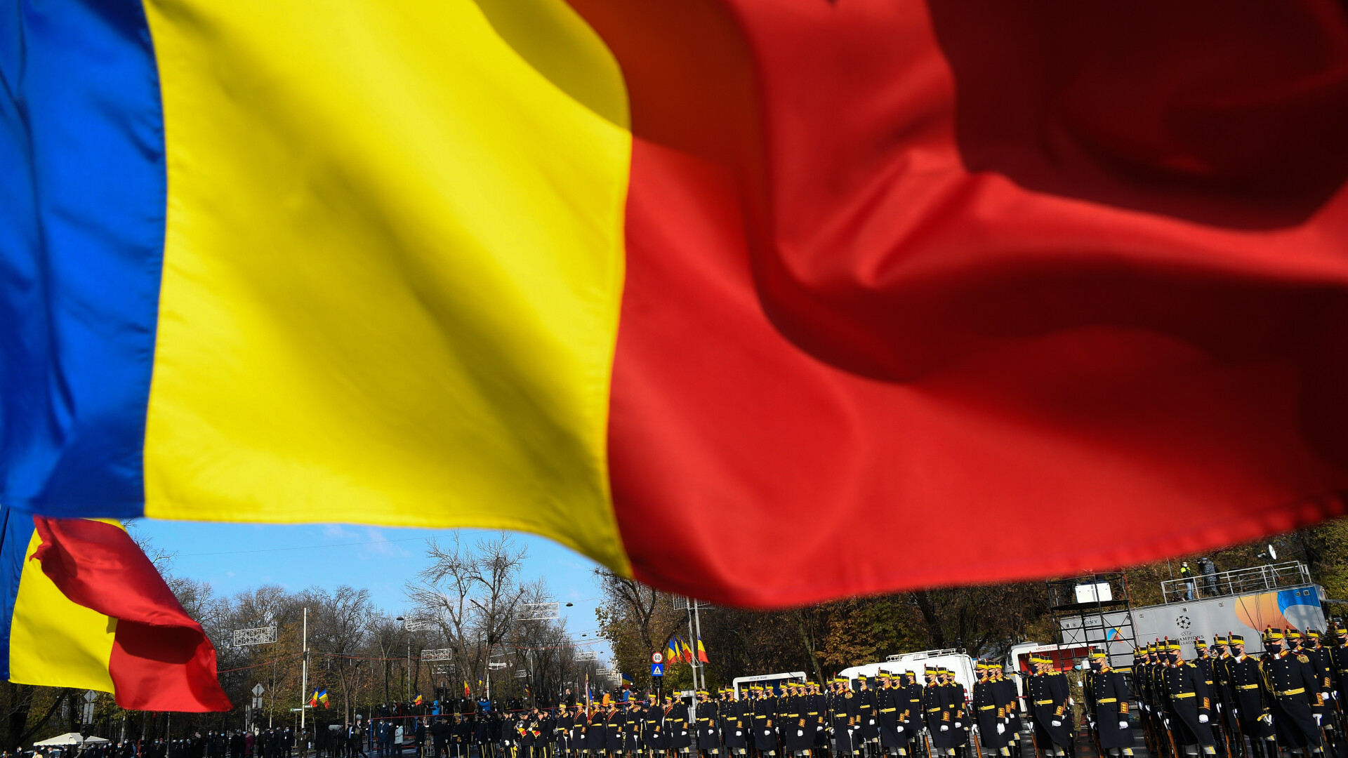 Din ce în ce mai mândri că suntem români. 95% declară că sunt mândri de asta, în creștere de la 83% acum 10 ani - Sondaj