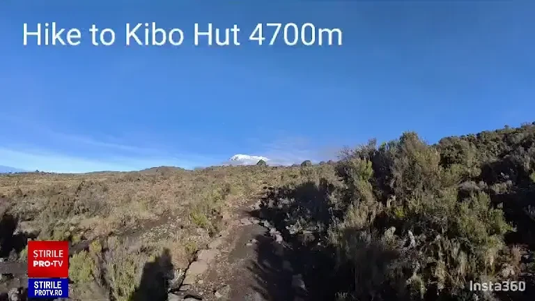 Steagul României a ajuns de 1 decembrie pe Vârful Kilimanjaro, purtat de trei sportivi cu dizabilități. Cine sunt temerarii