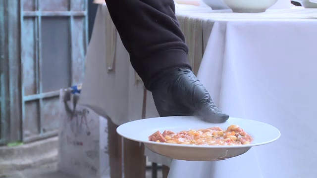 Cât a costat o porție de fasole cu ciolan de Ziua Națională. A fost zi de sărbătoare în toate restaurantele din țară