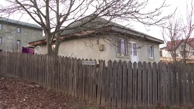 O femeie și-a ucis soțul, furioasă că i-a folosit furculița și a luat din mâncarea sa. Fiul lor a făcut descoperirea