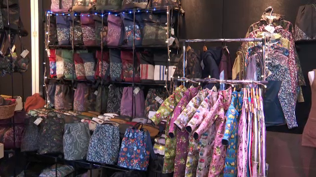 Cadouri inedite făcute din deșeuri la un târg organizat în Cluj-Napoca. „Tot mai mulți caută genul acestea de produse”