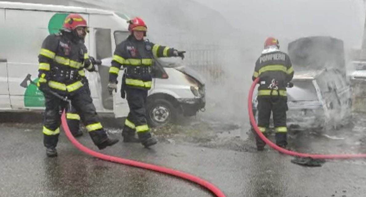 O țigară aruncată la întâmplare a provocat un incendiu de proporții în Fălticeni. Trei mașini au ars ca niște torțe