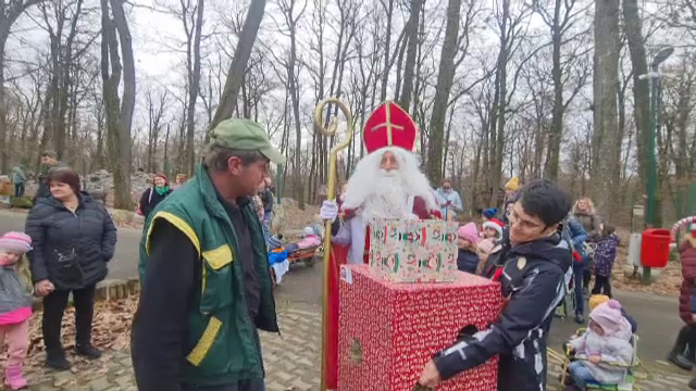 Sărbătoare la Grădina Zoologică din Târgu Mureș. Moș Nicolae le-a făcut o surpriză vizitatorilor grădinii