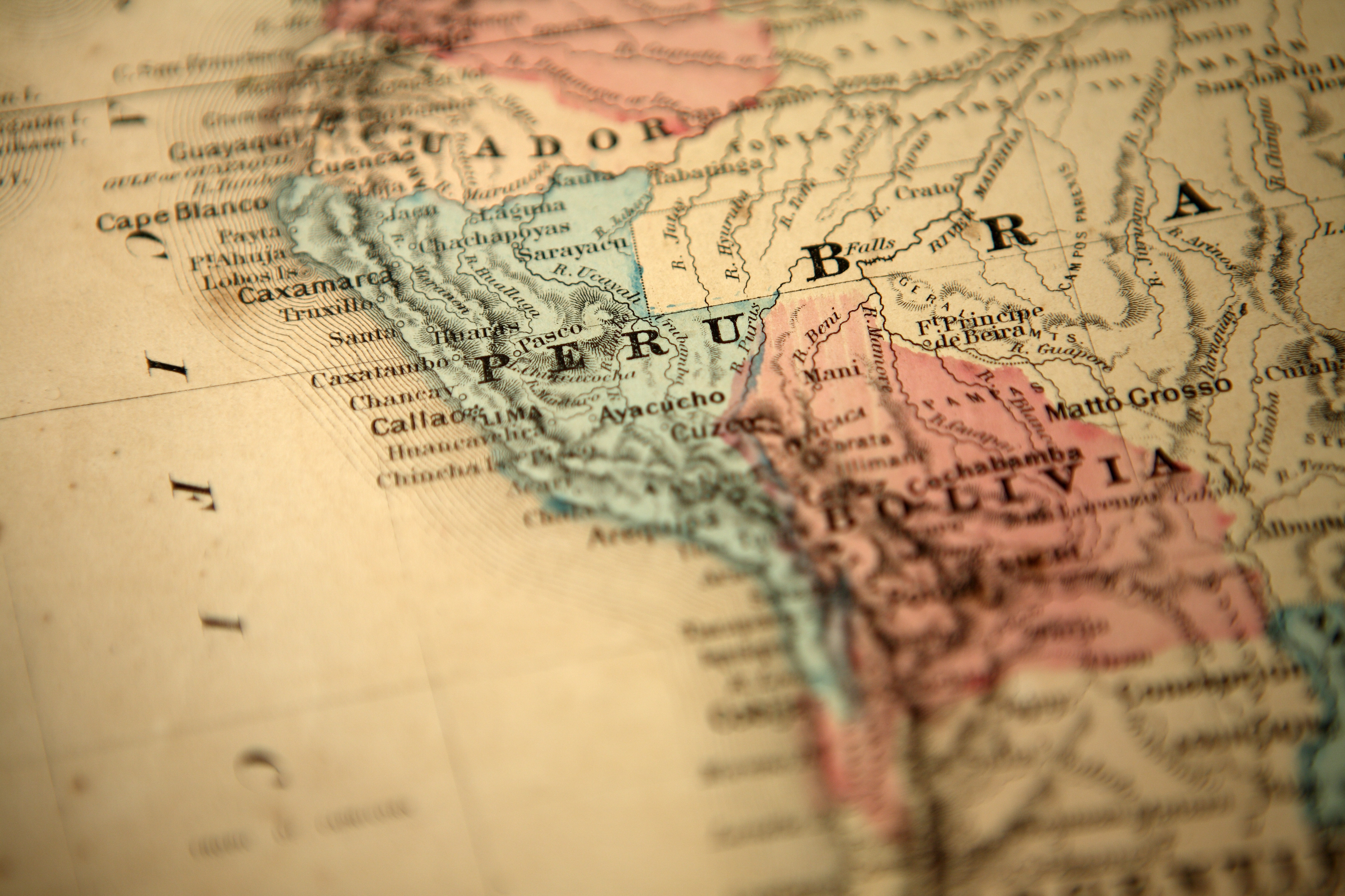 Cel puţin nouă muncitori au murit şi alţi 23 au fost răniţi într-un atac asupra unei mine de aur din nordul Peru